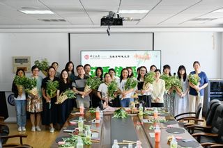 我院开展端午艾草花束制作活动